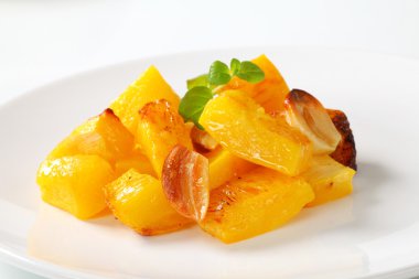 Kavrulmuş kabak ve sarımsak