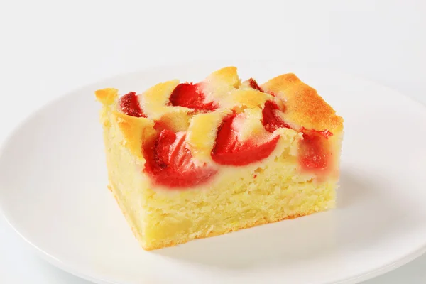 딸기 케이크 조각 — 스톡 사진