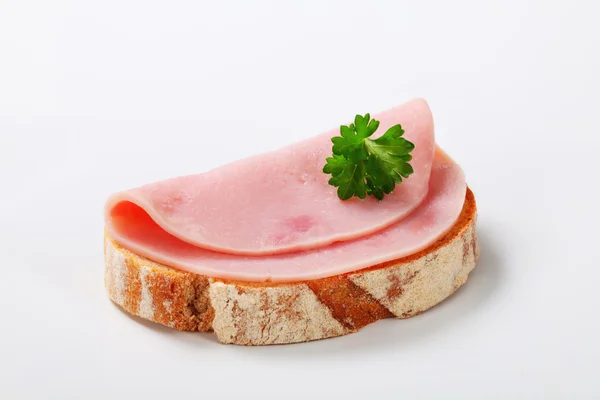 Rebanada de pan continental con jamón —  Fotos de Stock