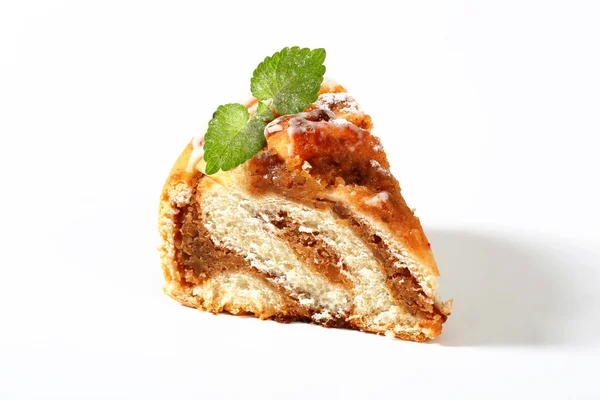 Кусочек орехового пирога — стоковое фото
