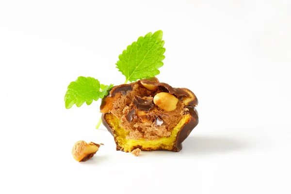 Biscuit recouvert de chocolat avec garniture aux arachides — Photo