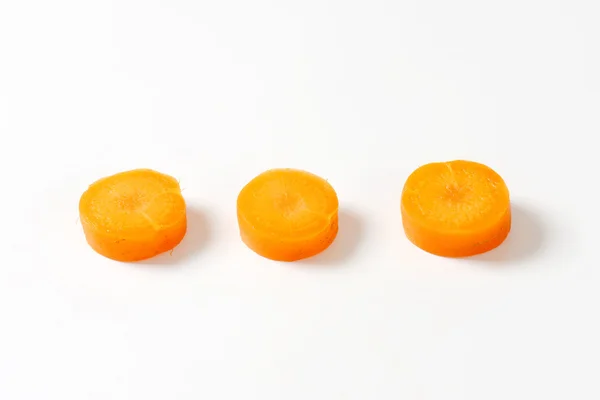 Нарезанная сырая морковь — стоковое фото