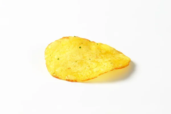 Einzelne Kartoffelchips — Stockfoto