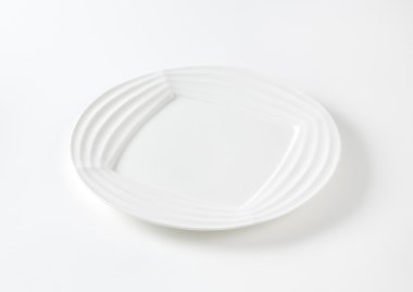Beyaz yemek tabağı ridged RIM ile