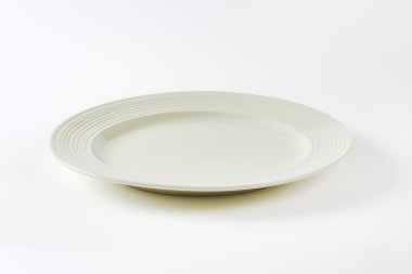 Geniş ağızlı kemik beyaz yemek tabağı