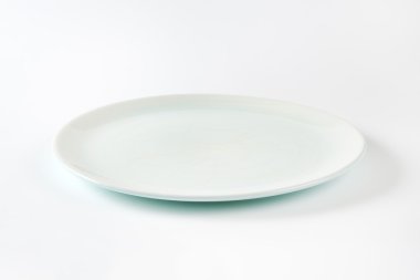 Düz beyaz yemek tabağı
