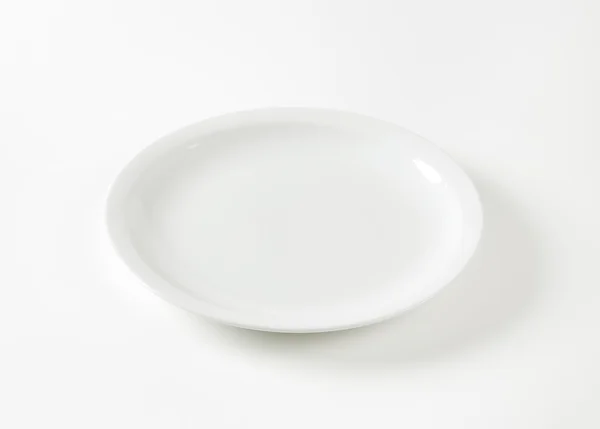 Rolled edge white dinner plate — Stock Photo, Image