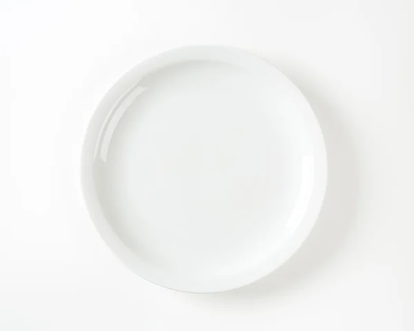 Rolled borde plato de cena blanco — Foto de Stock
