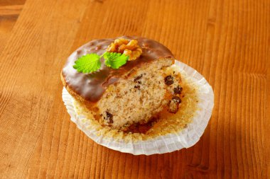 Çikolata Sırlı Ceviz Kek