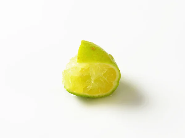 Geperst limoen vruchten — Stockfoto