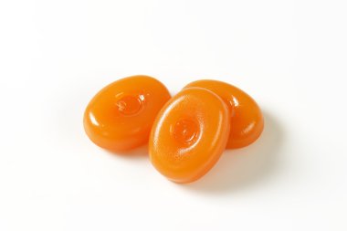 Karamel sert şekerlemeler