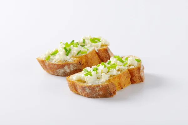 Crunchy baguette cheese canapes — Stock Photo, Image