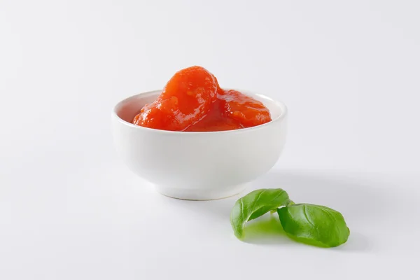 Tomates descascados de ameixa — Fotografia de Stock