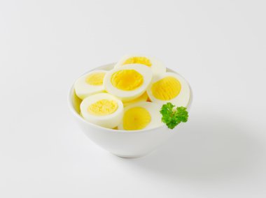 Yarıya katı pişmiş yumurta