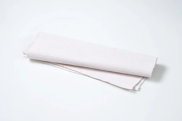 Tikar putih tempat kain — Stok Foto