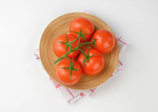 Ένα μάτσο φρέσκιες ντομάτες — Φωτογραφία Αρχείου