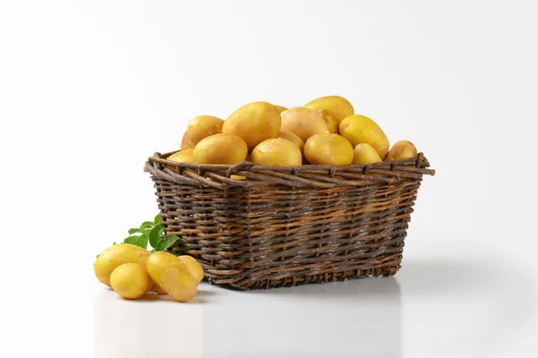 Cesta de batatas — Fotografia de Stock