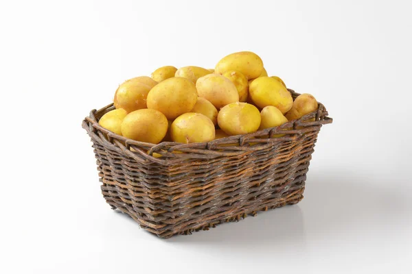 Cesta de batatas — Fotografia de Stock