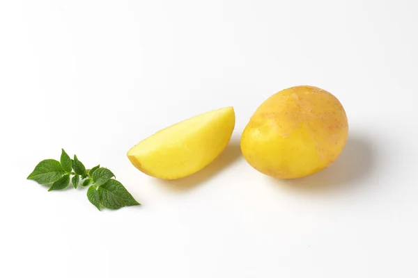 Batatas em bruto não descascadas — Fotografia de Stock