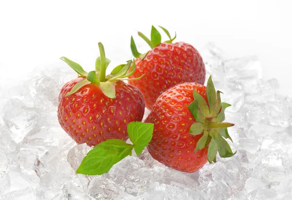 Fresh strawberries on ice — Stock Photo, Image