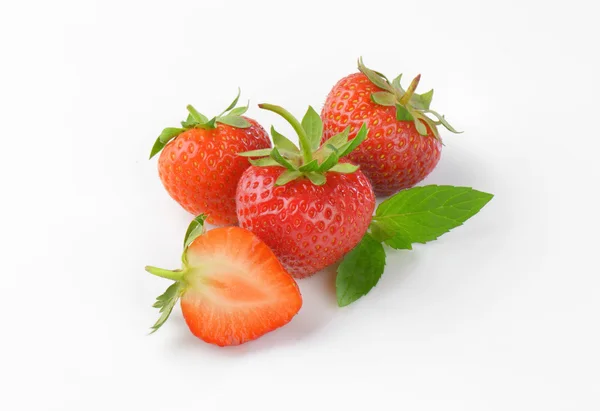 Fresh strawberries - whole and half — Stock Photo, Image