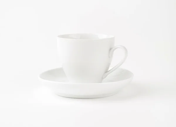 Taza blanca y platillo — Foto de Stock