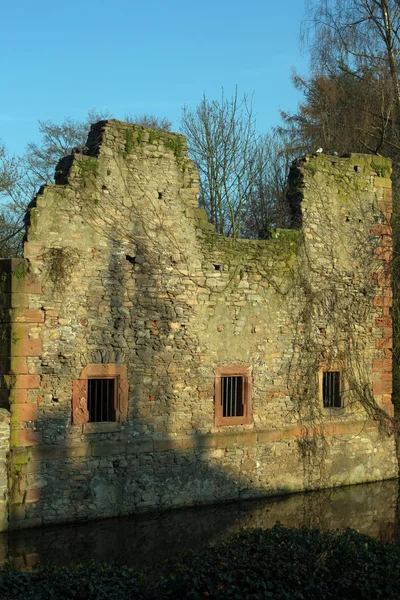 Ruina en el parque público Schoental — Foto de Stock