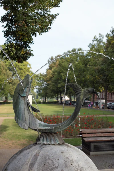 Fuente en Fischtorplatz (palabra alemana para fishgateplace) en Mainz — Foto de Stock