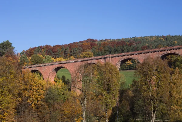 奥登瓦尔德的 himbaechel 高架桥 — 图库照片
