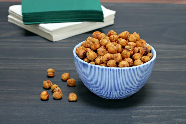 Snack saludable de garbanzos asados —  Fotos de Stock