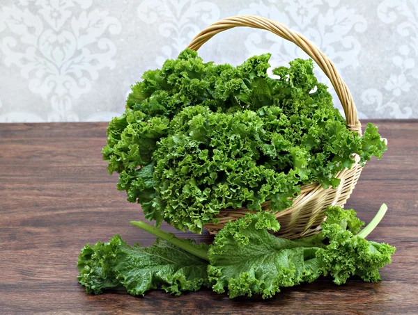 Organic Kale in a basket. — Stock Photo, Image