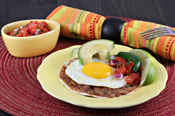 Tex Mex Huevos Rancheros, concentrare selectivă pe ouă Imagine de stoc