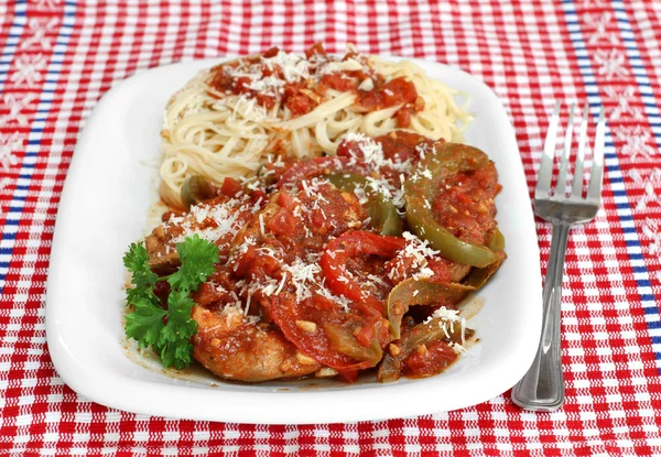 Chicken Cacciatore with pasta — Stock Photo, Image