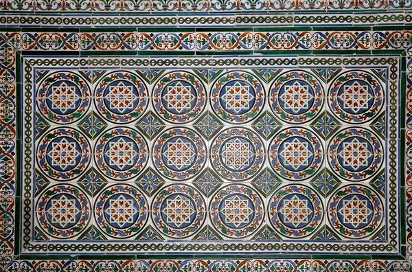 Set of traditional Islamic (Moorish) ceramic tiles, Plaza de Espana (was the venue for the Latin American Exhibition of 1929 ) in Seville, Andalusia, Spain — ストック写真