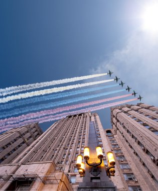 Rusya Federasyonu ve Rus askeri uçak sinek oluşumunda, Moskova, Rusya Dışişleri Bakanlığı  