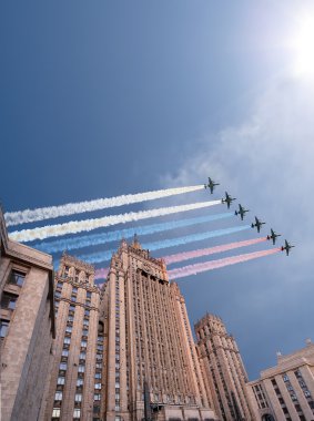 Rusya Federasyonu ve Rus askeri uçak sinek oluşumunda, Moskova, Rusya Dışişleri Bakanlığı  