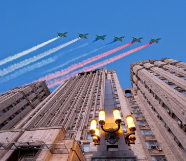 Rusya Federasyonu ve Rus askeri uçak sinek oluşumunda, Moskova, Rusya Dışişleri Bakanlığı  