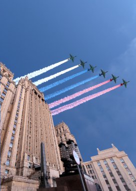 Rusya Federasyonu ve Rus askeri uçak sinek oluşumunda, Moskova, Rusya Dışişleri Bakanlığı  