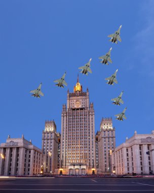 Rusya Federasyonu ve Rus askeri uçak sinek oluşumunda, Moskova, Rusya Dışişleri Bakanlığı  