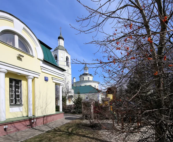 Митрополит (святитель) Филиппинской церкви в пригороде Мешанской. Москва, Россия — стоковое фото