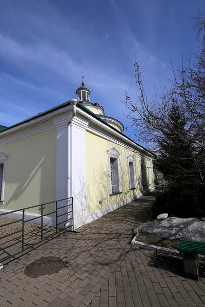 Митрополит (святитель) Филиппинской церкви в пригороде Мешанской. Москва, Россия — стоковое фото