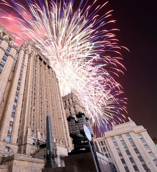 Ministère des Affaires étrangères de la Fédération de Russie et feux d'artifice, Moscou, Russie — Photo