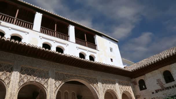 Alhambra Paleis - middeleeuws Moorse kasteel in granada, Andalusië, Spanje — Stockvideo