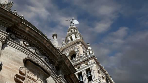 Kathedraal van Sevilla--kathedraal van Saint Mary van de stoel, Andalusie, Spanje--is de op twee na grootste kerk ter wereld en op tijd van voltooiing in de 1500 it was het grootste ter wereld. Begraafplaats van Christoffel Columbus — Stockvideo