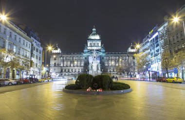 Wenceslas Square New Town, Prague, Çek Cumhuriyeti için gece görünümü