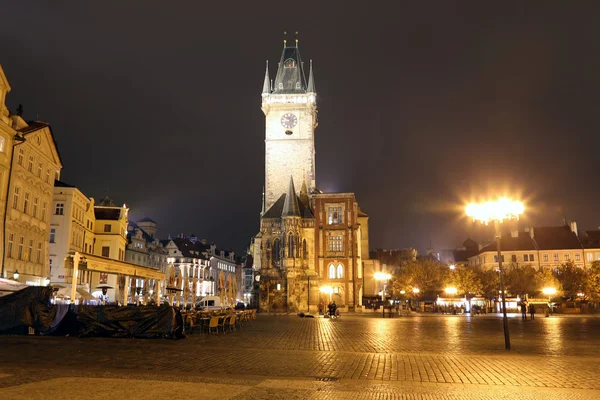 Staroměstská radnice v Praze (noční pohled), pohled ze Staroměstského náměstí, Česká republika — Stock fotografie