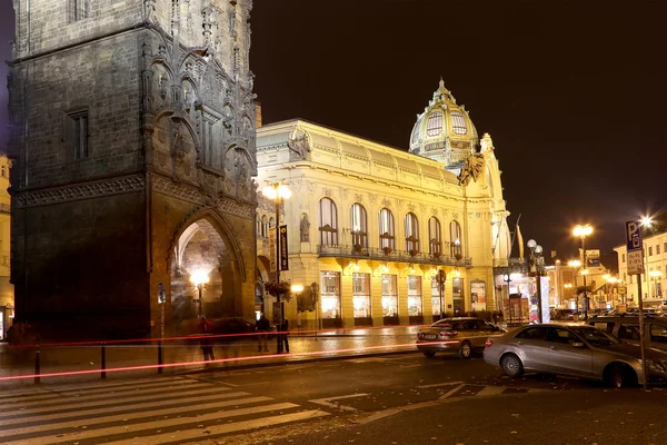 Vista sobre a Casa Municipal (1912) em estilo art nouveau é um marco importante e sala de concertos em Praga, República Checa — Fotografia de Stock