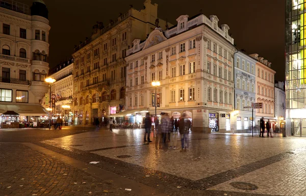 Vecchie case di città (Vista notturna) a Praga, Repubblica Ceca — Foto Stock