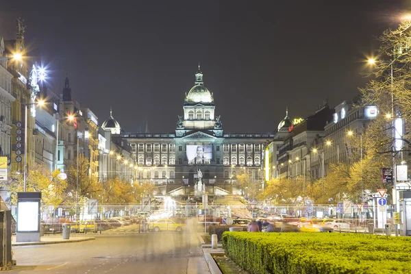 Wgląd nocy od placu Wacława w nowe miasto z Prague, Republika Czeska — Zdjęcie stockowe