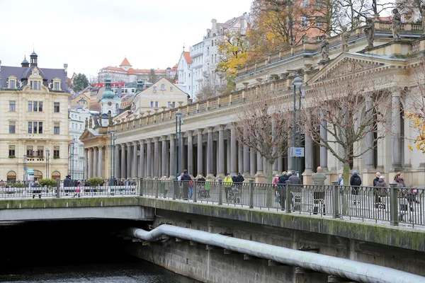 Karlovy Vary (Carlsbad) -- famous spa city in western Bohemia, very popular tourist destination in Czech Republic — Stock Photo, Image